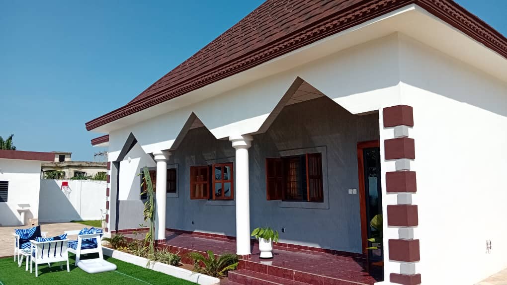 Résidence Ste Marie Claire & Ste Léontine — Villa meublée avec jardin, Ouidah