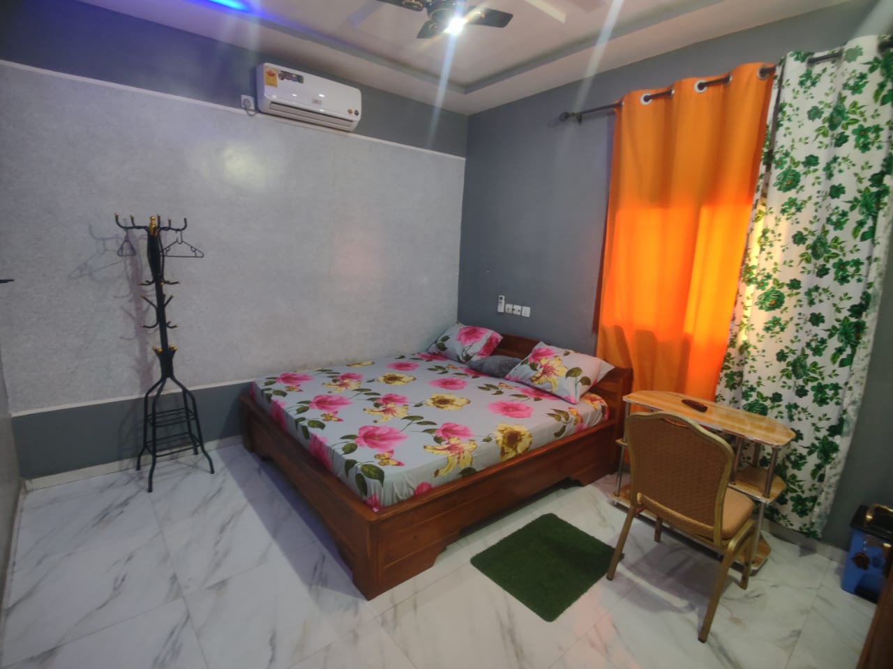 CK Hôtel — chambres climatisées avec bar-restaurant, Kpalimé