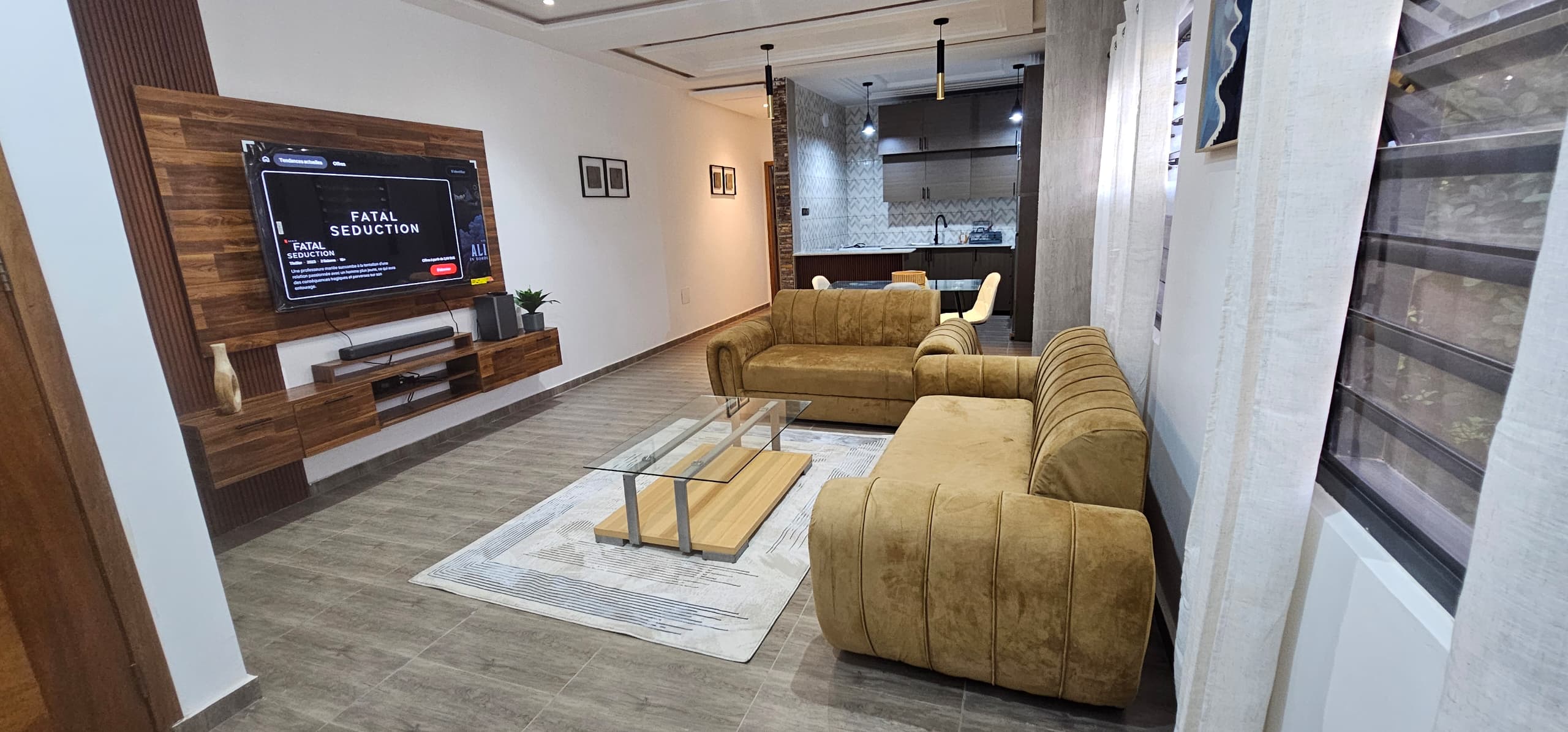 ESSOFT APPART — Chambre-salon avec terrasse — photo 4